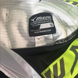 Mizuno women’s Black and Neon Green Performance Jacket
